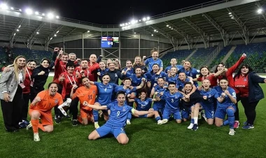 Macarıstanda sürpriz nəticə - FOTOSESSİYA