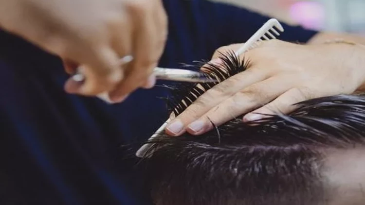 Bu bərbər saçı 15 min dollara kəsir - FOTO