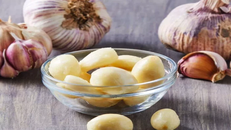 Bu mənfi təsirləri biləndən sonra sarımsaqdan qaçacaqsınız