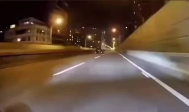 Bakıda dəhşətli qəza: Sürətlə gələn motosiklet avtomobilə çırpıldı - ANBAAN VİDEO