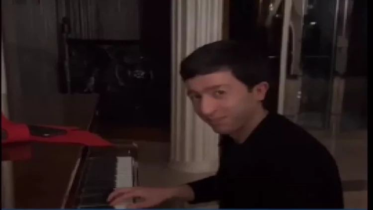 Xalq artistinin oğlunun səsi hər kəsi valeh etdi - VİDEO