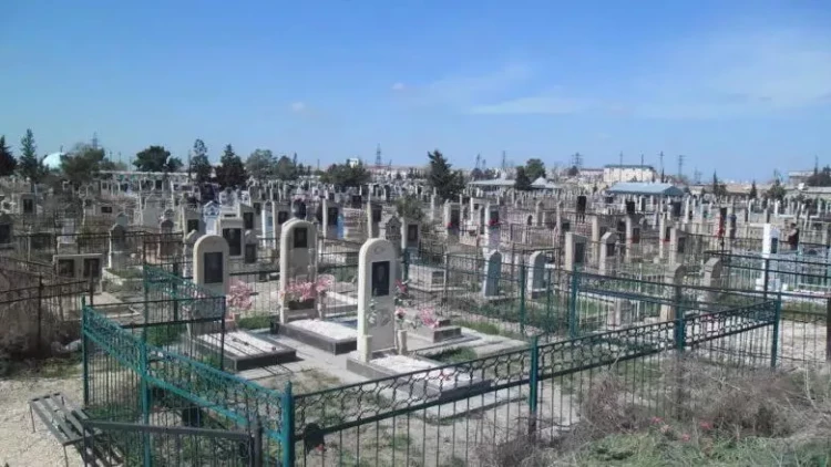 Qəzada ölən 1 ailənin 14 üzvünün MƏZARLARI - VİDEO