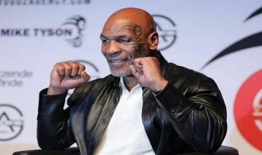 Taysonun qulağı formasında konfet buraxıldı