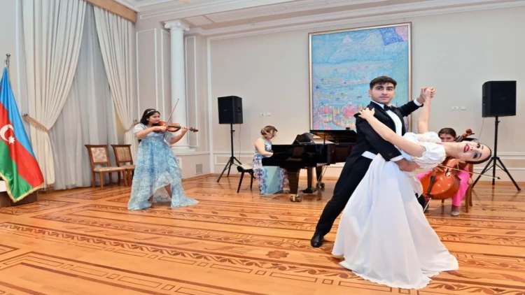 “Muzeydə musiqi” layihəsi çərçivəsində Filarmoniyanın kollektivi və “Gənclərə dəstək” liştirakçılarının konserti keçirilib - FOTO