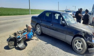 Bərdədə mopedlə maşın toqquşdu - Xəsarət alan var - FOTO