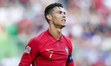 Ronaldo hakimə belə etiraz etdi - FOTO