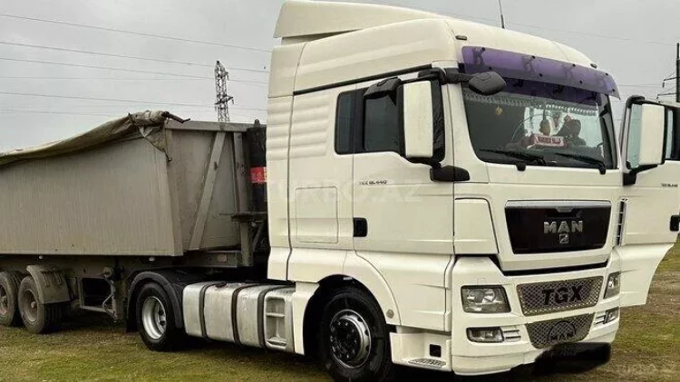 Abşeronda yük maşını qaçırıldı