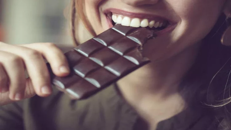 Tünd şokoladın müalicəvi əhəmiyyəti üzə çıxdı