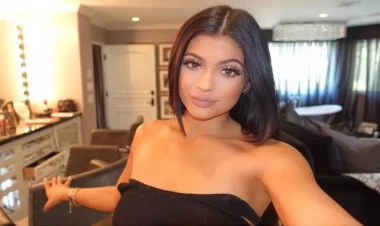 Yeni brendi üçün açıq-saçıq pozalar verdi - FOTO