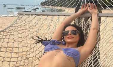 41 yaşlı Simgedən bikinili pozlar - FOTO