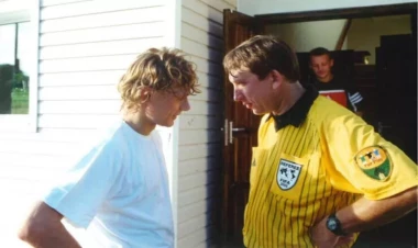 Məşhur FİFA hakimi kuryer işləyir