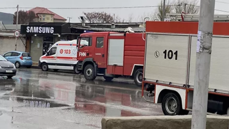 Sabunçuda marketin anbarında yanğın olub - VİDEO