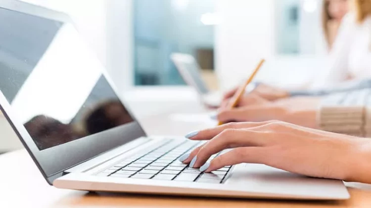 110 mindən çox abituriyent ərizəsini təsdiqləyib