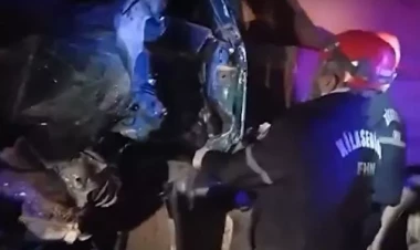 İki yük maşını toqquşdu, sürücü belə xilas edildi - VİDEO