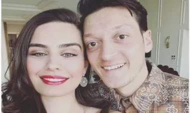 Mesut Özil və həyat yoldaşından Ramazanda tələbələrə jest