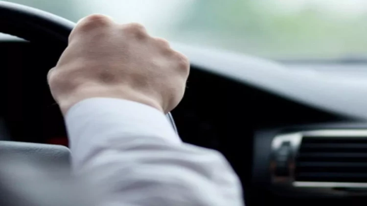 Sükan arxasında sürücünün halı pisləşdi, avtomobil avtobusa çırpıldı - FOTO