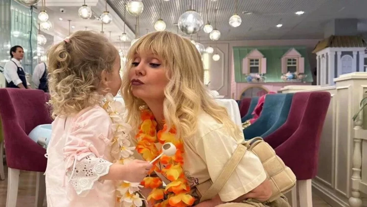 Xalq artistinin nəvəsinin vəziyyəti pisləşdi - FOTO