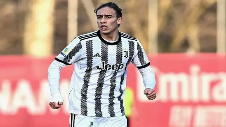 “Yuventus”un türkiyəli ulduzunun maaşı 4 dəfə artacaq?