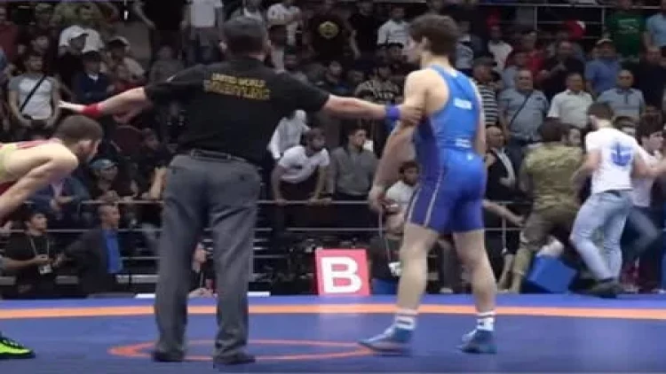 İranlı və türkiyəli idmançılar əlbəyaxa davaya çıxdı - VİDEO