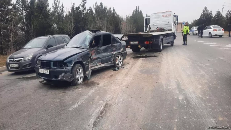 Azərbaycanda zəncirvari qəza - 2 nəfər yaralandı -  FOTO