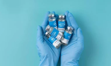 62 yaşlı kişi COVID-ə qarşı 217 dəfə peyvənd olundu