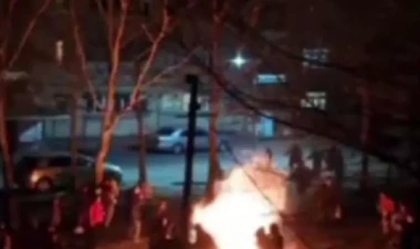 Tonqaldan tullanan uşaqlar toqquşaraq alova düşdülər - ANBAAN VİDEO