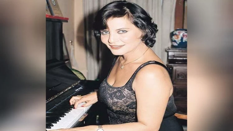 Özündən 25 yaş böyük kişi ilə evləndi, ərini döyüb boşadı - Tanınmış müğənninin həyatı - FOTOlar