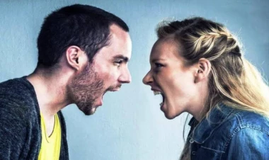 Sevgilinizin sizə hörmət etmədiyini göstərən 15 ƏLAMƏT