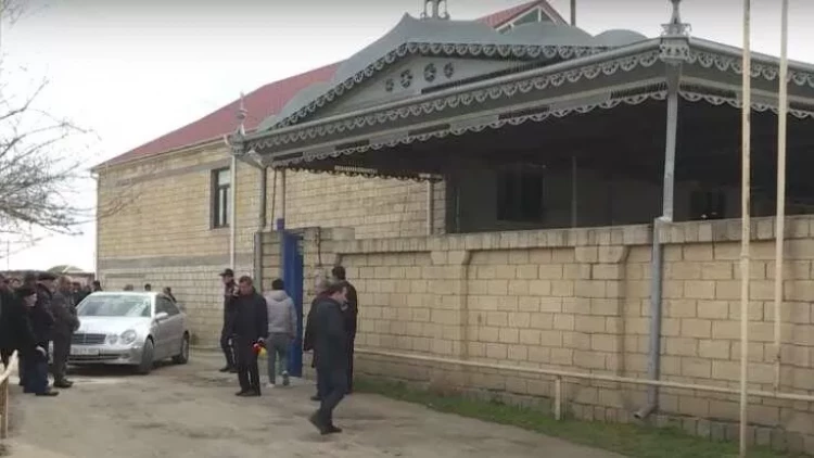 Baş həkim və arvadının qətlə yetirildiyi yerin görüntüləri - FOTO