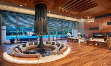 Məşhur aktyorun villasından cəbbəxana çıxdı: 72 silah, 3 min patron - FOTO