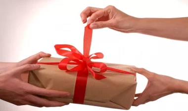 8 Martda qadınlar üçün alına biləcək ƏN PİS HƏDİYYƏLƏR