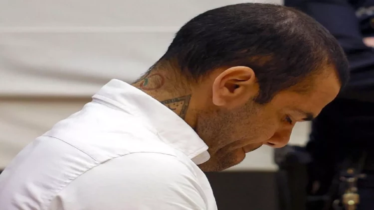 Dani Alveşə 4 il 6 ay HƏBS CƏZASI