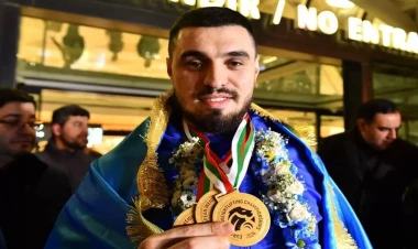 12 ildən sonra ilk Avropa çempionu olan Dadaş Dadaşbəyli Vətənə qayıdıb - FOTO