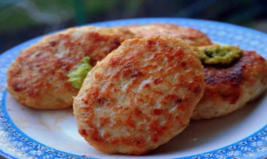 Dadlı toyuq kotletləri bişirmək üçün çox sadə resept