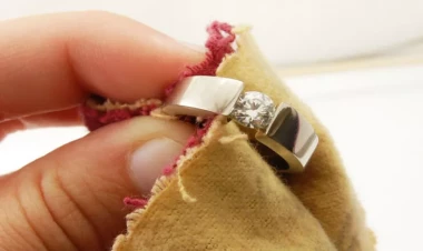 Evdə qızıl-zinət əşyalarını təmizləməyin 3 YOLU