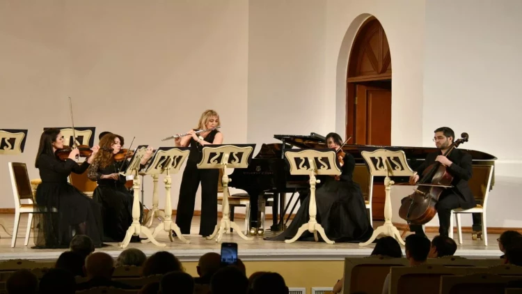 Bakıda ilk dəfə “Fərqli Bir Axşam” adlı konsert keçirilib - FOTO