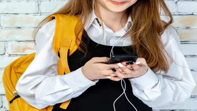 Yeniyetməyə qarşı zorakılıq edən şagirdləri hansı cəza gözləyir? - 