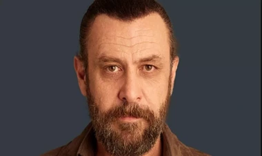 Məşhur aktyor tanınmaz halda - Saçlar tökülüb, qocalıb... - FOTO