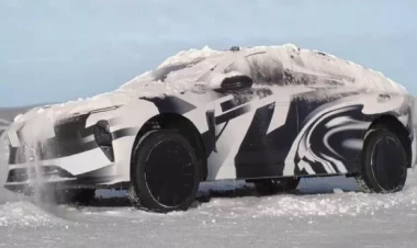 Silkələnərək özünü qardan təmizləyən avtomobil təqdim olundu - VİDEO