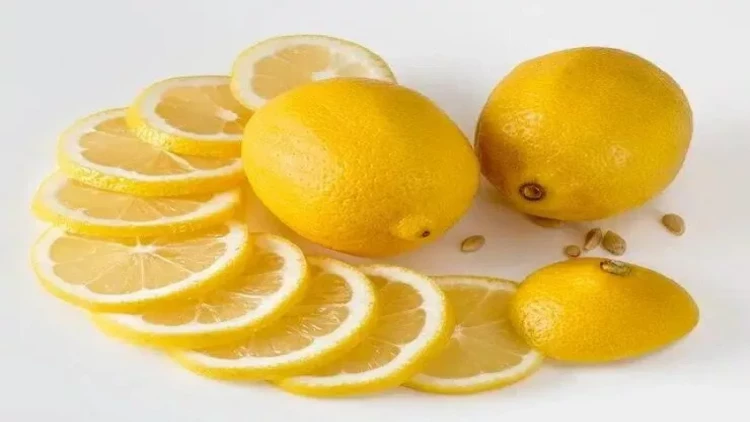 Limonun az adamın bildiyi GÖZLƏNİLMƏZ FAYDALARI