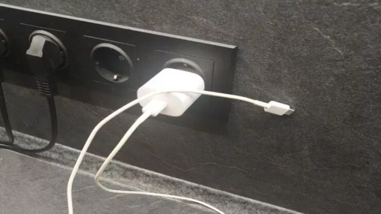 Adapteri telefonsuz rozetkada saxlamağın TƏHLÜKƏLƏRİ