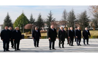 İlham Əliyev Ankarada Ulu Öndər Heydər Əliyevin abidəsini ziyarət edib - VİDEO - FOTO