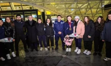 Güləşçilərimiz Vətənə qayıtdı - FOTO