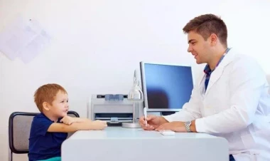 Oğlan uşaqlarını neçə yaşda androloqa aparmaq lazımdır?