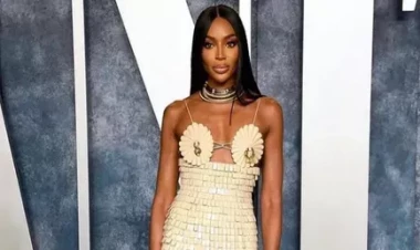 53 yaşlı model pencəkdə çılpaq şəkillər çəkdirdi - FOTOlar