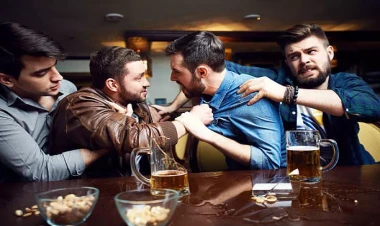 1 manatlıq hesab üstündə yeməkxanada DAVA - Təfərrüat