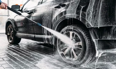 İşlədiyi avtoyuma məntəqəsindən maşın qaçırdı