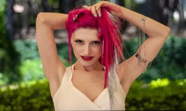 Daha bir türk ulduzu Bakıya gələcək - FOTO