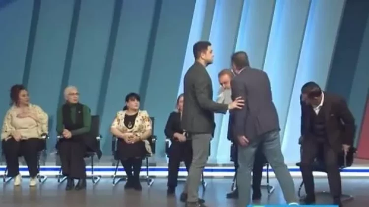 Efirdə DAVA: Ekspertlər bir-birinə mikrofon atdılar – VİDEO