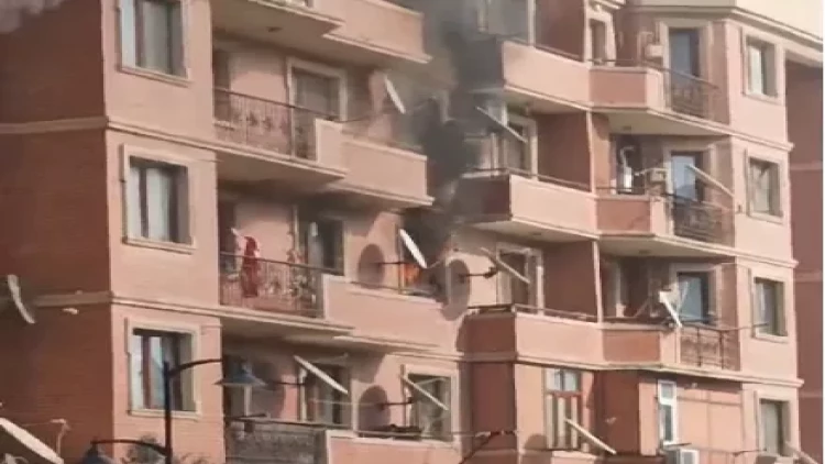 Müşfiqabadda binadakı yanğın söndürüldü - VİDEO